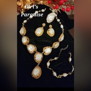 Gold and mother Pearl Jewelry Set